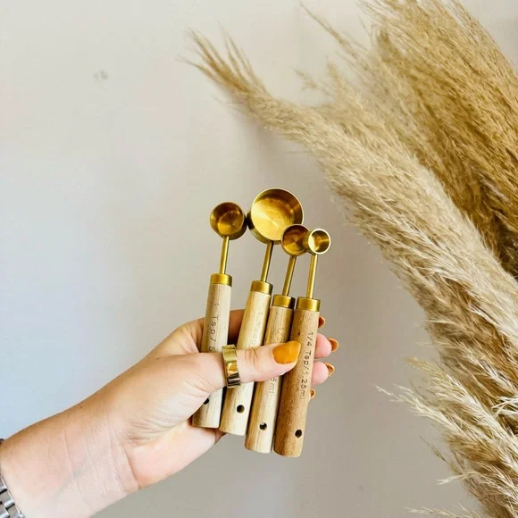 4 ANTHROPOLOGIE Gold Brass Metallic Cup Wood Handle Measuring Spoons Cooking Set - Picture 1 of 7